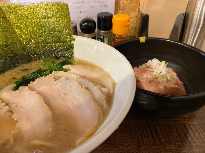 岳家　チャーシューメン並(1000円)+ごほう美丼ハーフ(450円)