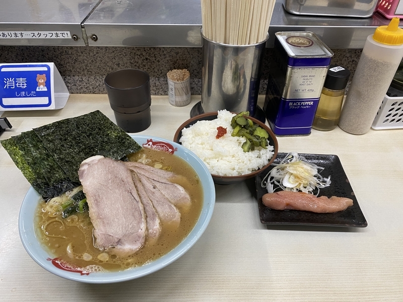 町田家本店　ラーメン並盛(740円)+チャーシュー増し(240円)+めんたいセット(360円)