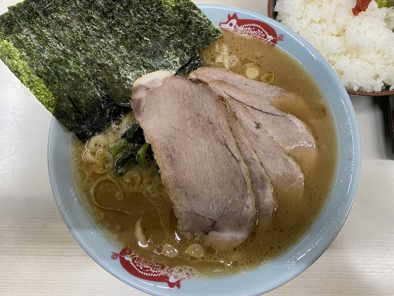 町田家本店　ラーメン並盛(740円)+チャーシュー増し(240円)+めんたいセット(360円)