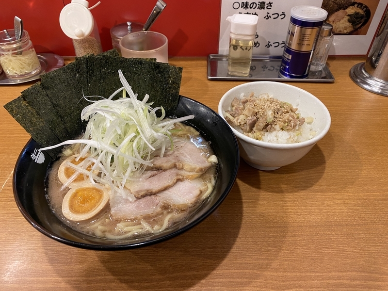 井乃家　井乃家ラーメン並(950円)+ネギチャーシューライス(300円)