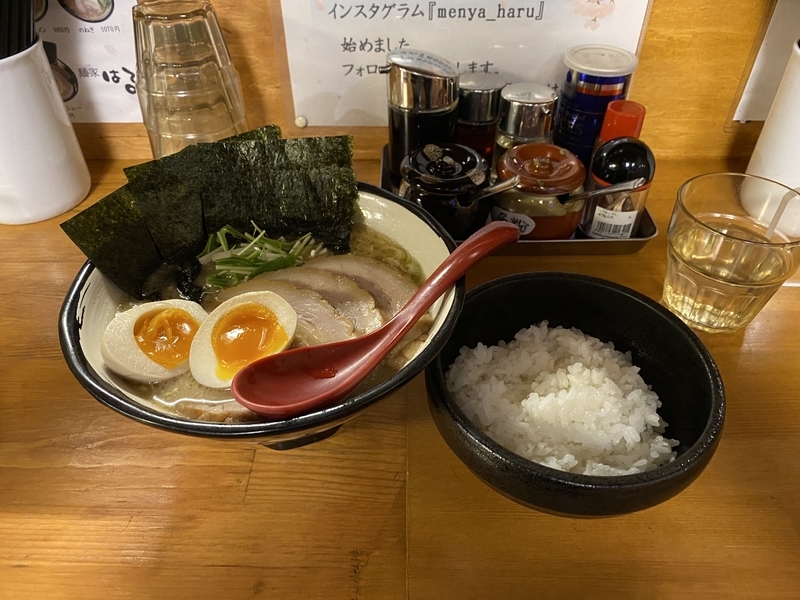 麺家はる　チャーシュー玉子ラーメン(1080円)+半ライス(120円)