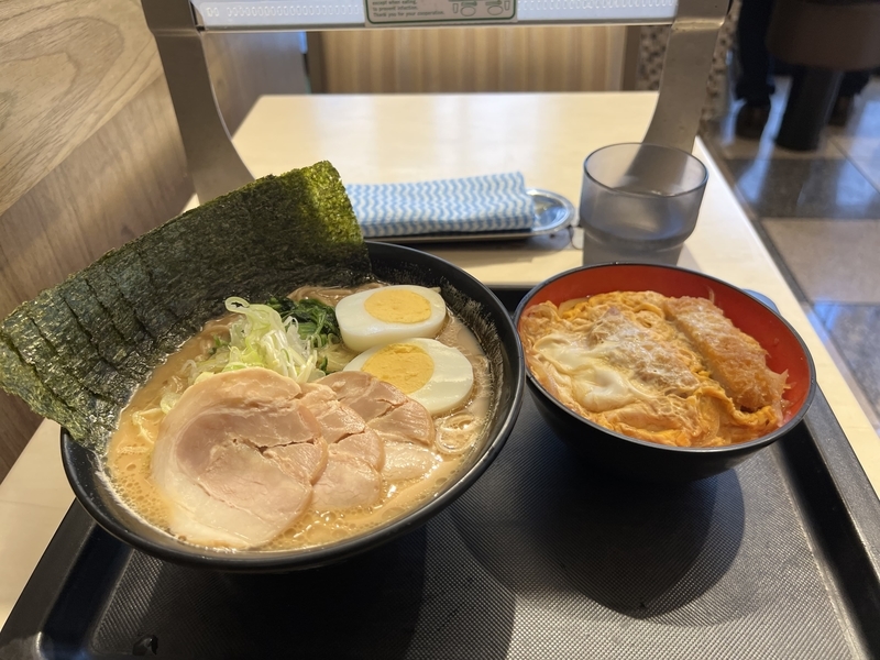 名代富士そば西荻窪店　家系そば吉祥寺盛り(900円)+ミニかつ丼単品(390円)