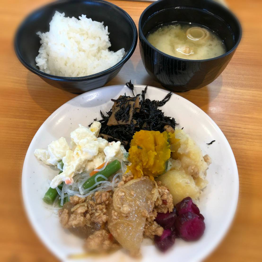 きんのつる お惣菜食べ放題