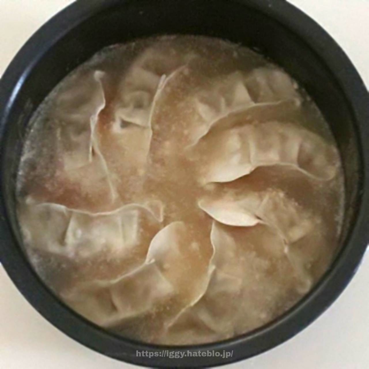 炊飯器 ズボラ飯 混ぜるだけ 冷凍餃子 レシピ