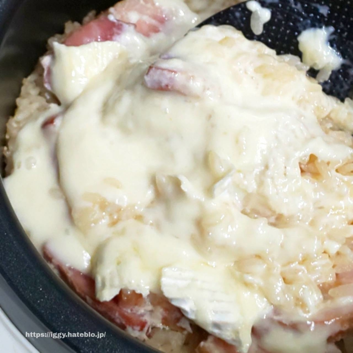 炊飯器 ズボラ飯 丸ごとカマンベールチーズ炊き込みご飯 レシピ