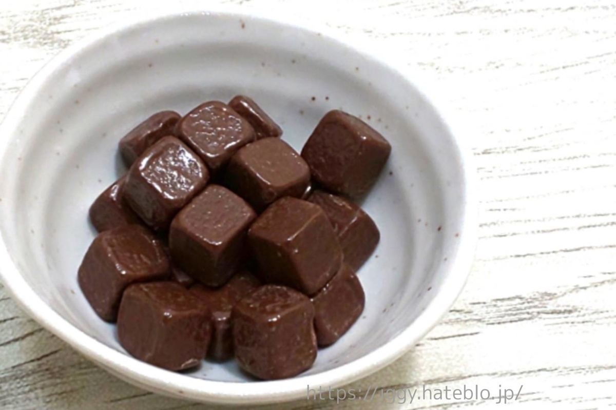 チョコみたいなキャロブキューブ とは 1日分の鉄分が摂取できるお菓子 ローソン Life