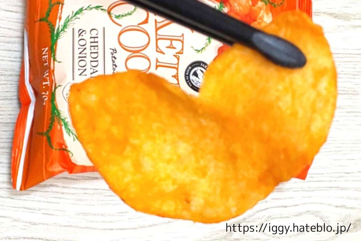 カルディ 買ってよかった お菓子 おすすめ ケトルクックチップス チェダー＆オニオン カロリー 原材料 口コミ