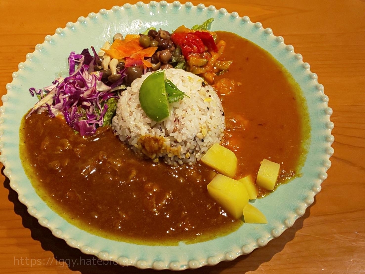 女王さまのスパカレー 辛さ シュリンプカレー 牛すじカレー あいがけ 口コミ