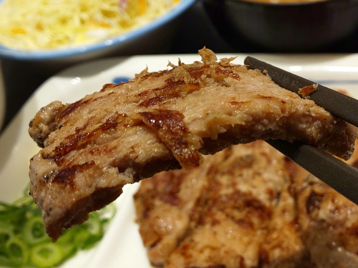 松屋 厚切り豚生姜焼 と 厚切り豚焼肉 定食を食べた感想 人気定番メニューがリニューアル Life 松屋 厚切り豚生姜焼 と 厚切り豚焼肉 定食を食べた感想 人気定番メニューがリニューアル Life