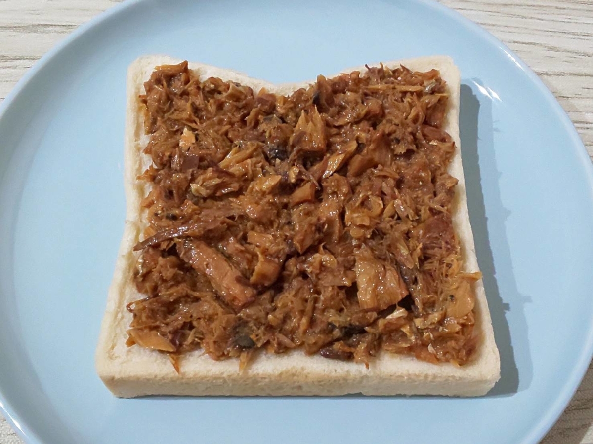 鯖味噌煮缶アレンジ サバ味噌チーズトースト 作り方