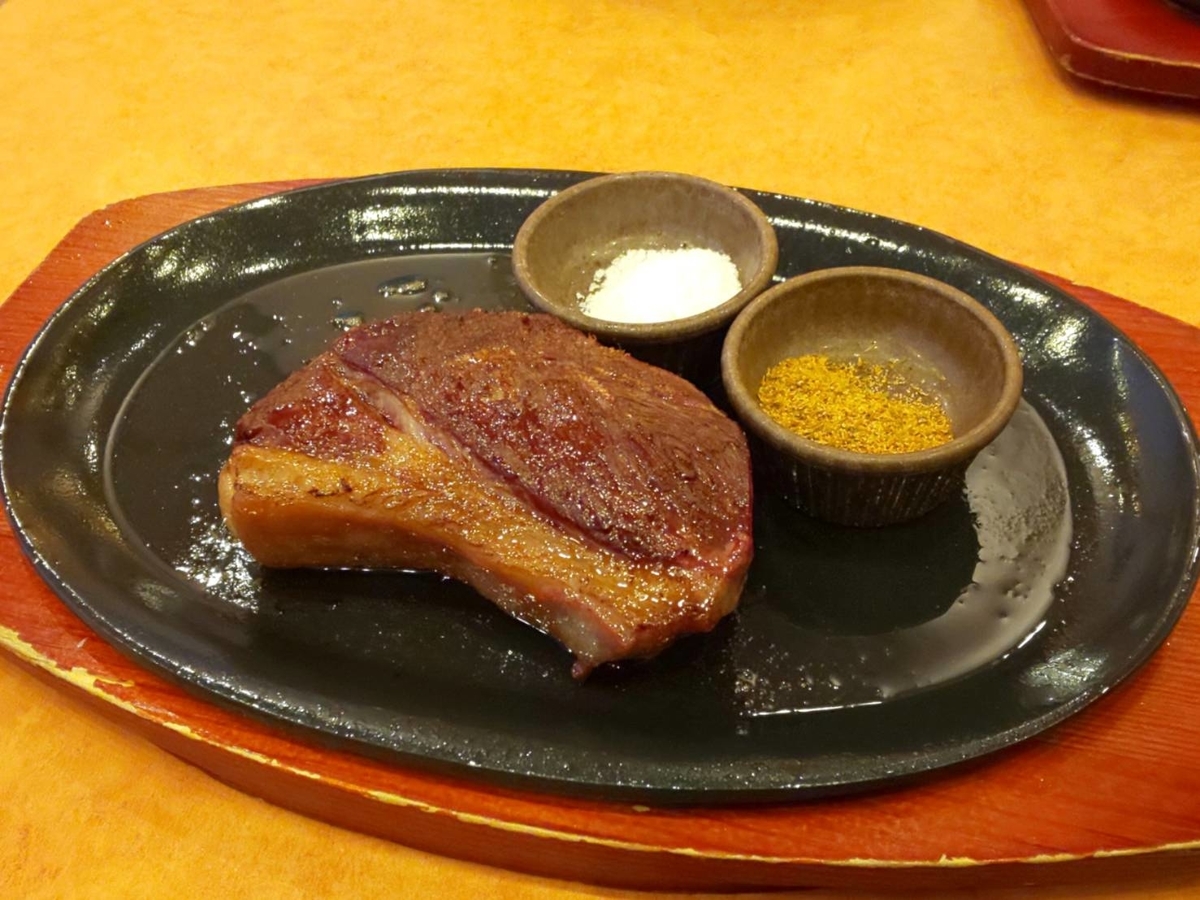 サイゼリヤ 新メニュー ラムのランプステーキ 値段 カロリー 塩分 口コミ