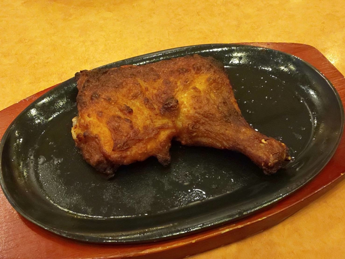 サイゼリヤ 人気メニュー 骨付きももの辛味チキン 値段 カロリー 塩分 口コミ