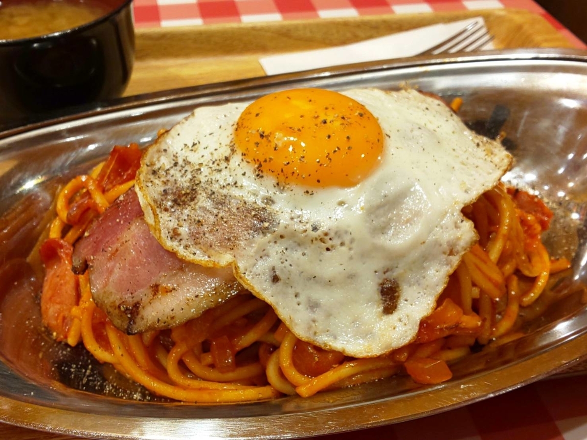 スパゲッティーのパンチョ ナポリタン 王道セット 目玉焼き ベーコン 口コミ レビュー