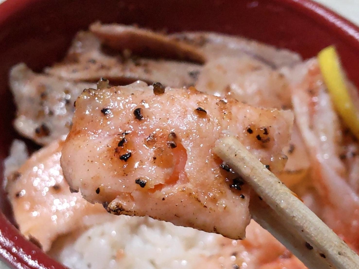 はま寿司 テイクアウトメニュー画像 海鮮レアステーキ丼 まぐろ サーモン炙り 口コミ