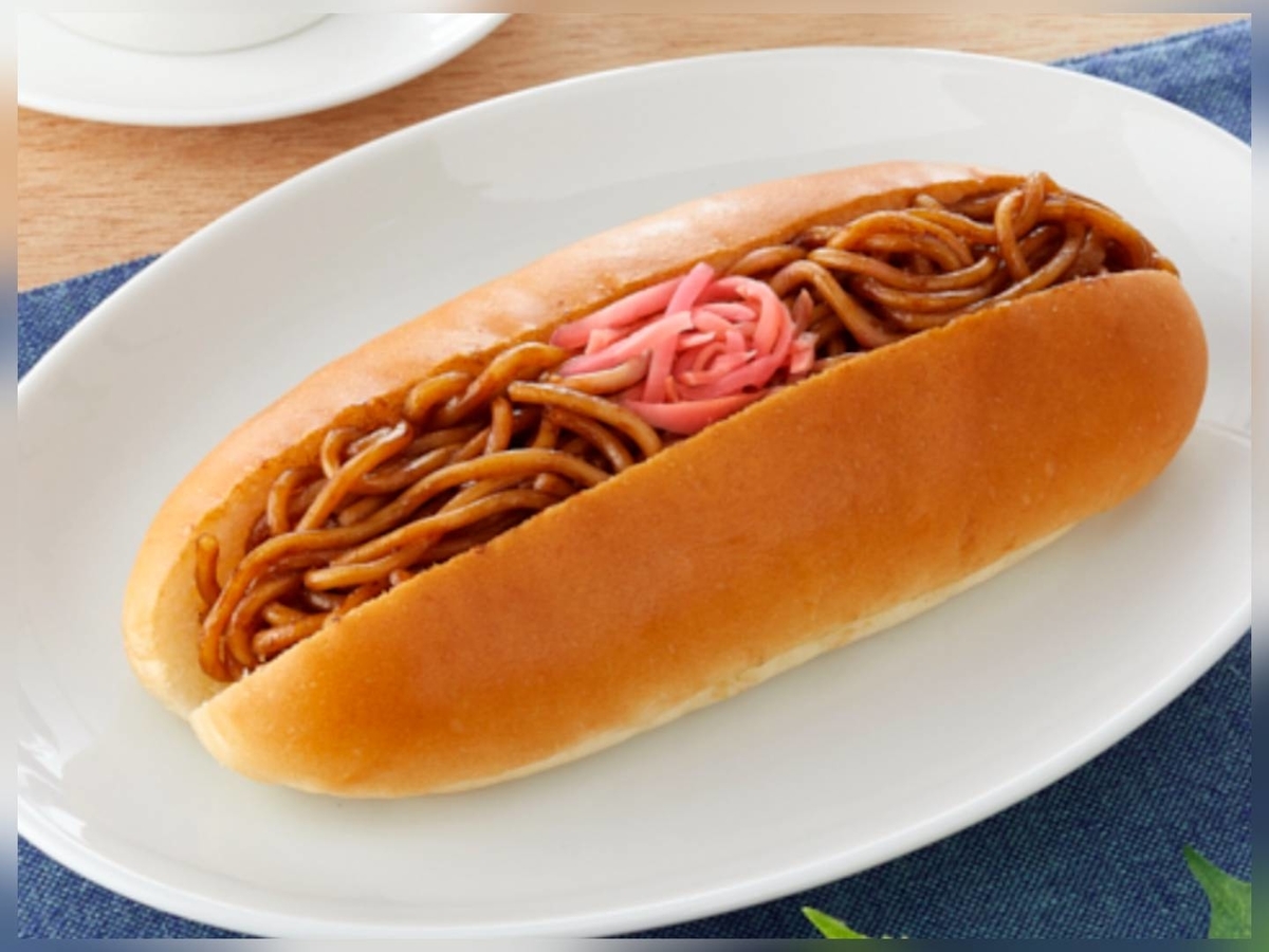 ファミマ パン ランキング おすすめ 人気 濃い旨ソース焼きそばドッグ ラヴィット