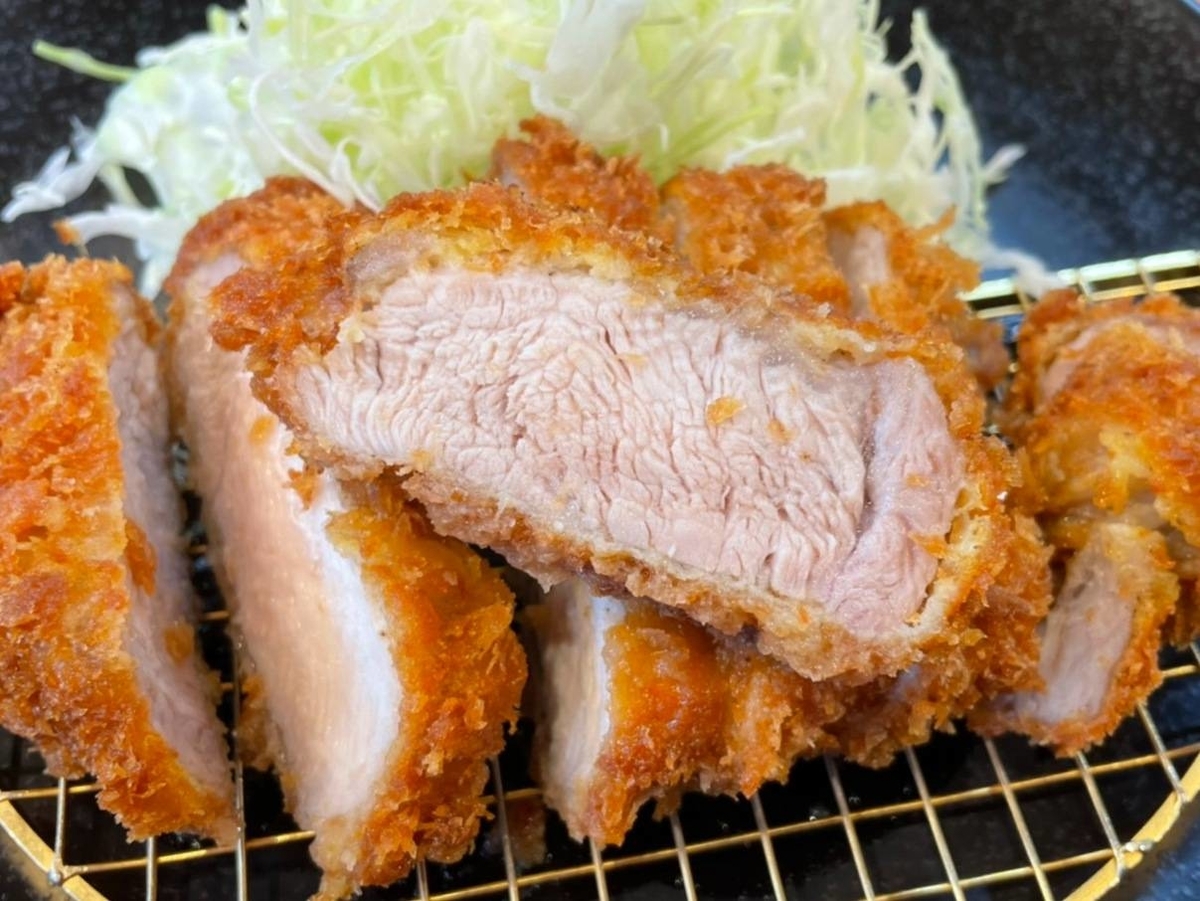 きんのつる 人気メニュー 特製ロースカツ定食 まずい？美味しい 口コミ レビュー