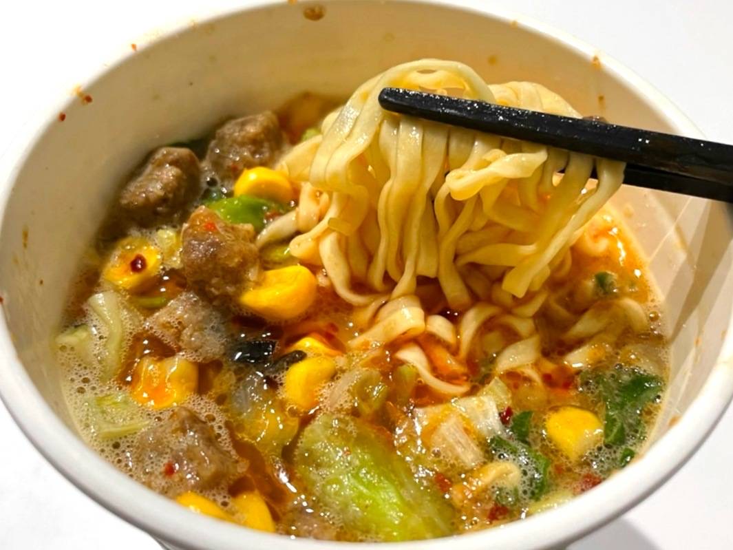 カップヌードル旨辛豚骨＆味噌 合体 まずい？口コミ レビュー