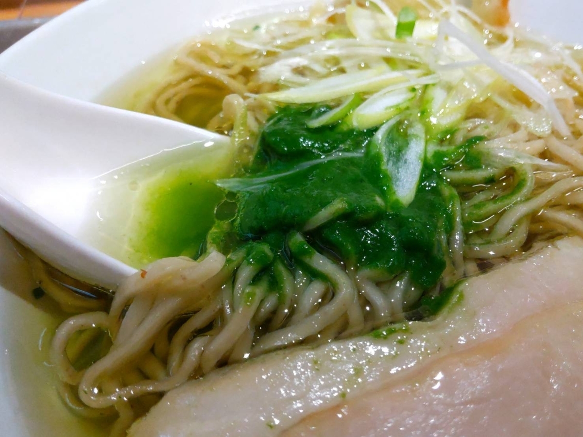ニシムラ麺 メニュー レビュー 口コミ ランチ ニラのクリア塩ラーメン 値段