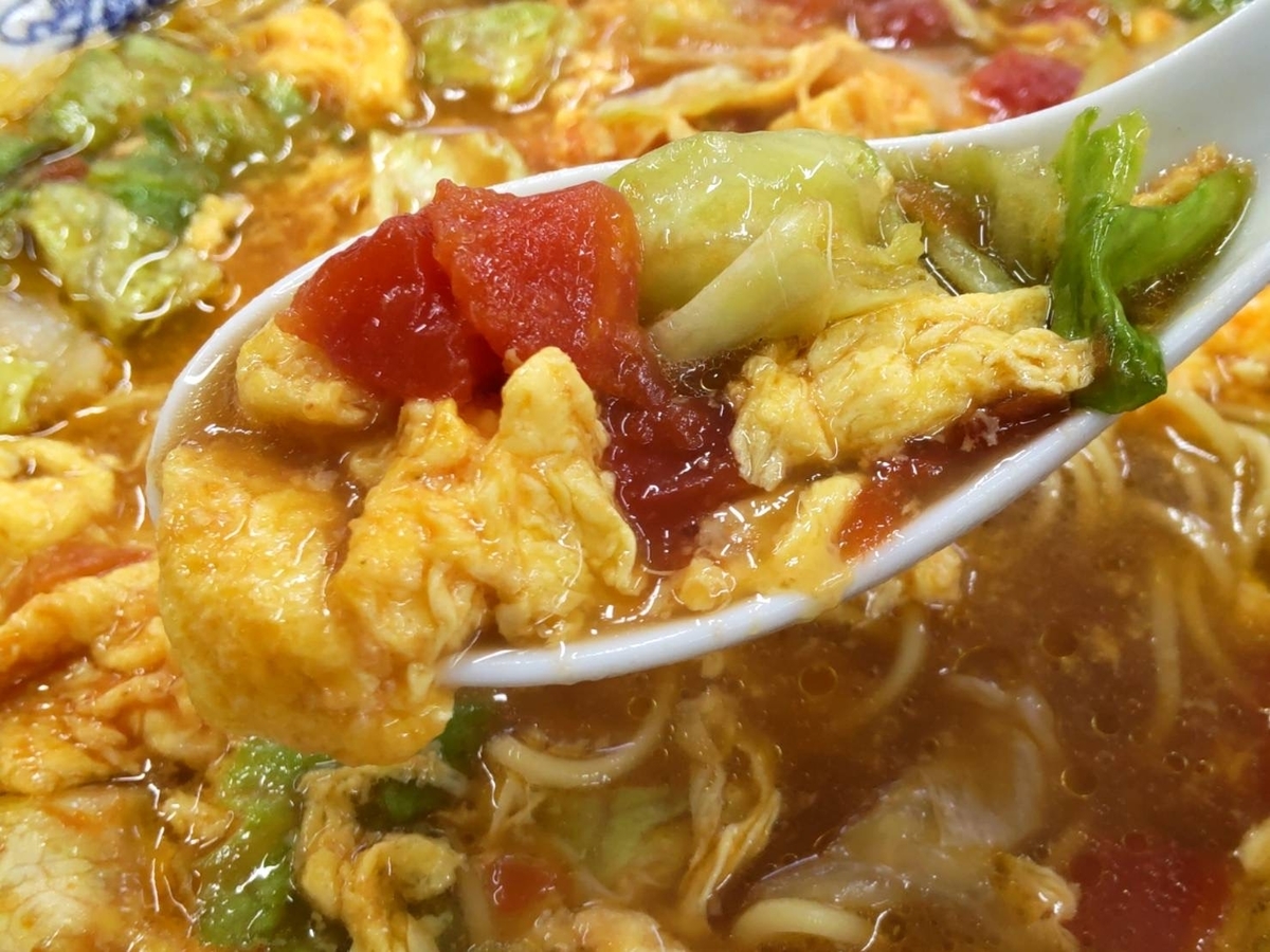 中華麺キッチンまくり メニュー 口コミ レビュー 完熟トマ玉の黒酢風味ラーメン