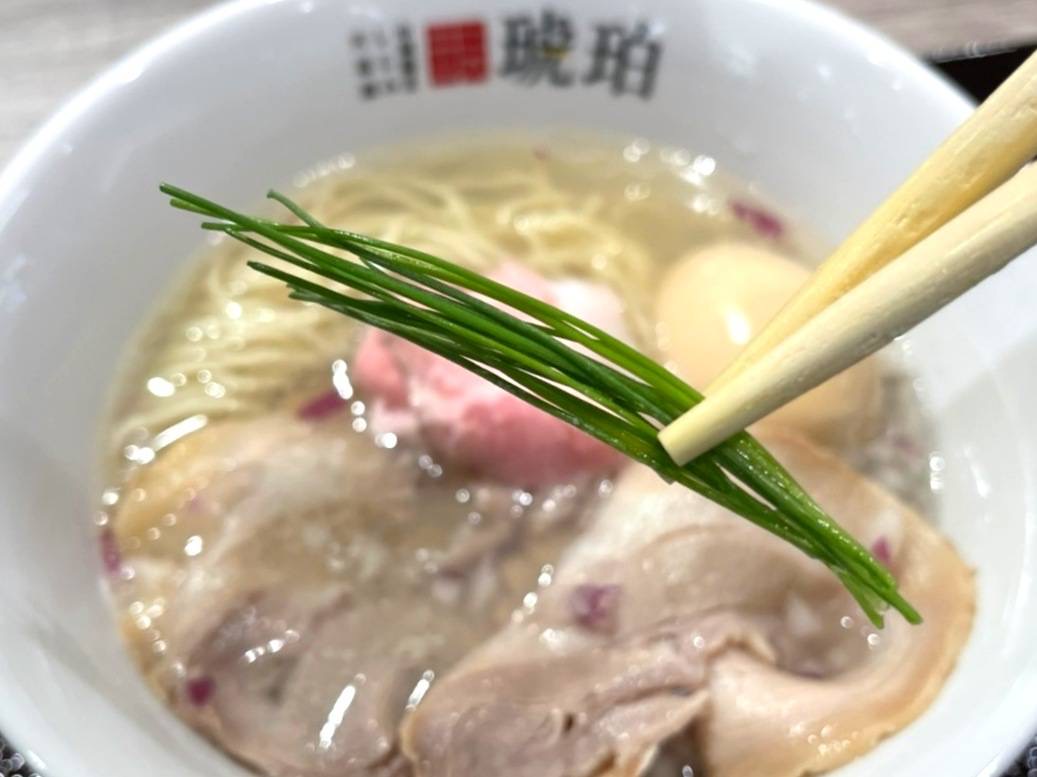 宍道湖しじみ中華蕎麦 琥珀 メニュー レビュー 塩ラーメン 口コミ