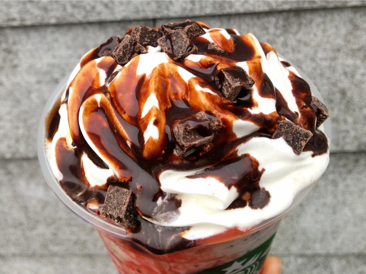 スタバいちご チョコ ストロベリーフラペチーノチョコレート カスタム 増量 多め 口コミ レビュー