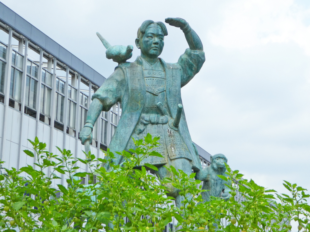 桃太郎像がお出迎え からの後楽園バス Jr岡山駅東口 終活行政書士 合原千尋の絵日記 鹿児島市