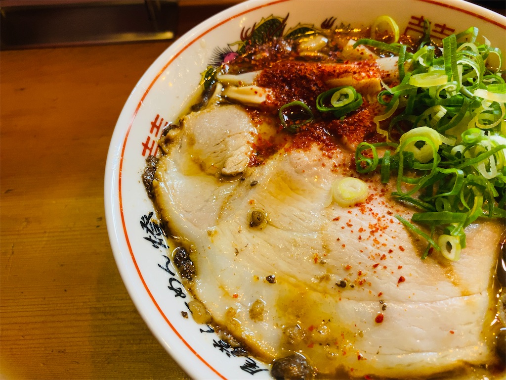尾道らーめん燈 Akari 岡山市北区田町 これぞ尾道らーめん コクと旨味が凝縮されたスープは破壊力抜群 ホテルマンの休日