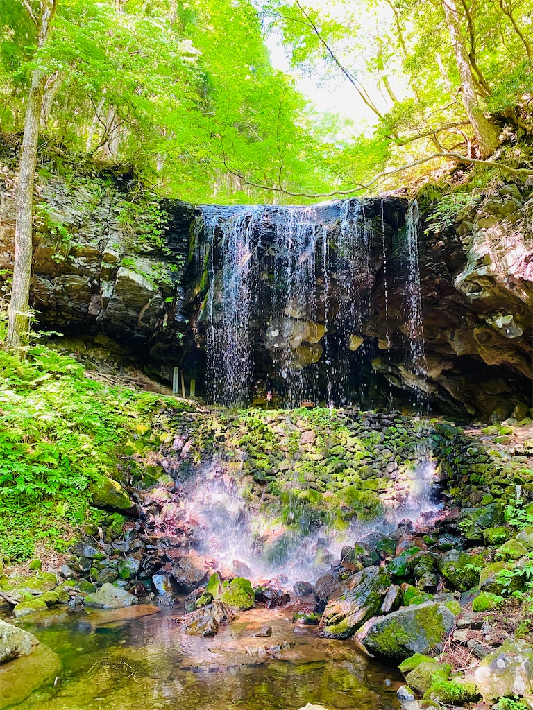 岩井滝 苫田郡鏡野町 滝の裏側から流水を眺めることができるめずらしい滝 裏見の滝 ホテルマンの休日