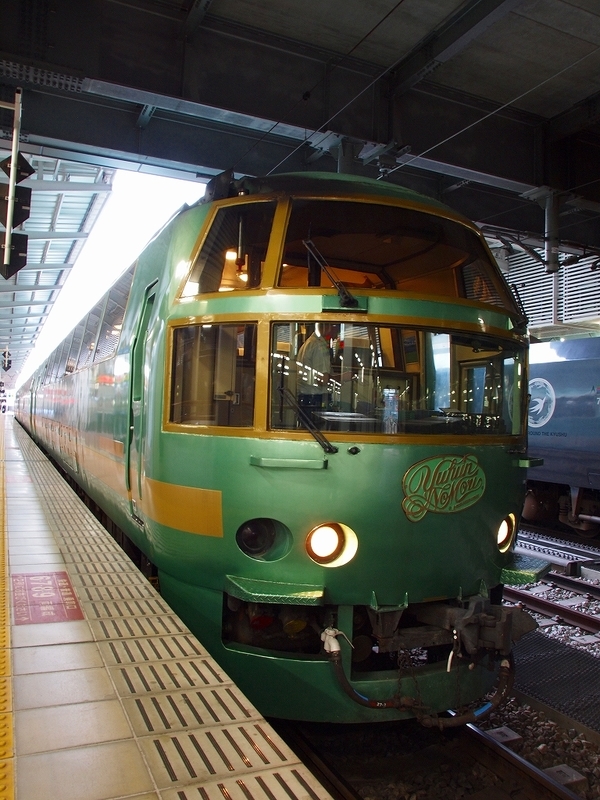 特急 ゆふいんの森1世 に乗って由布院へ 水戸岡鋭冶作品を訪ねる旅 2
