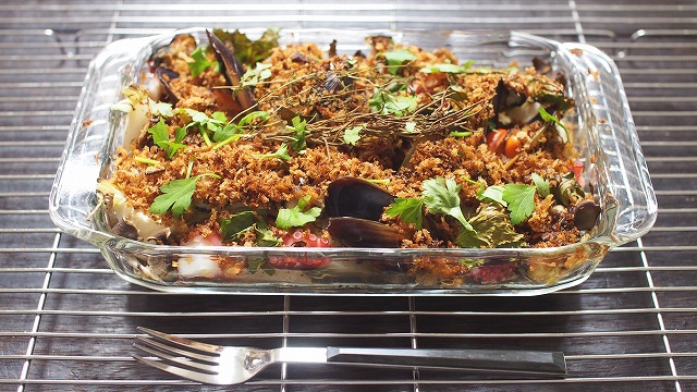 牡蠣・タコ・キノコの香草パン粉焼き2