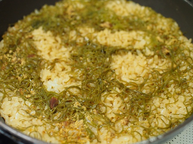 からすみとめかぶの炊き込みご飯工程2