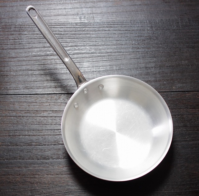 f:id:ikashiya:20171217221352j:plain アルミフライパン