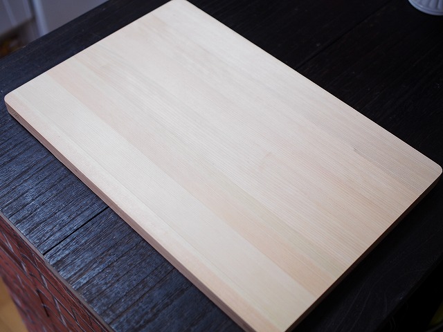 f:id:ikashiya:20171217221355j:plain 貝印 kai 関孫六 桧 まな板2