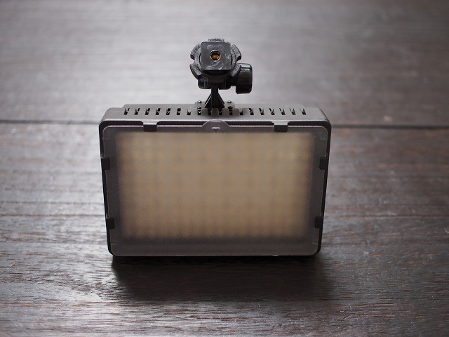 f:id:ikashiya:20171217221357j:plain NEEWER CN-160 LED ビデオライト