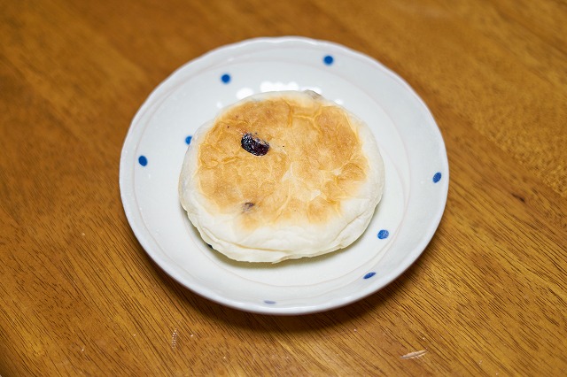 ドライフルーツとレアチーズのパン