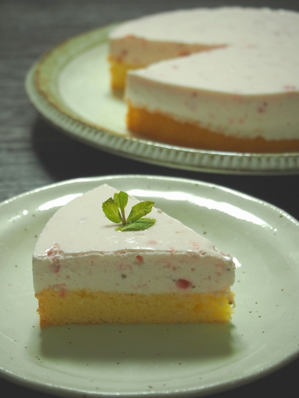 いちごヨーグルトムースケーキ