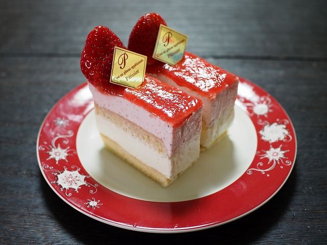 苺のムースとレアチーズのケーキ