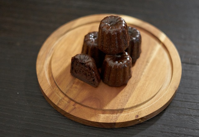 外はカリッと中はもっちり チョコレートカヌレ カヌレ ショコラ のレシピ 生かし屋さん