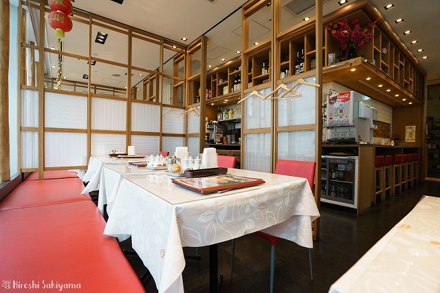 内観、広いながらも仕切り上がって落ち着く