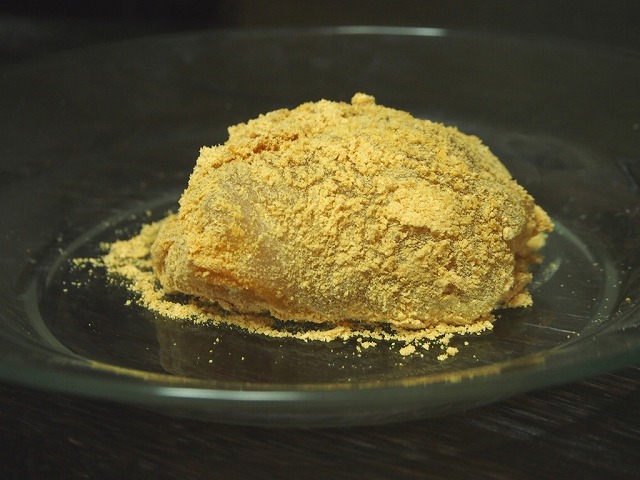 f:id:ikashiya:20180701200658j:plain 白あん入りわらび餅2