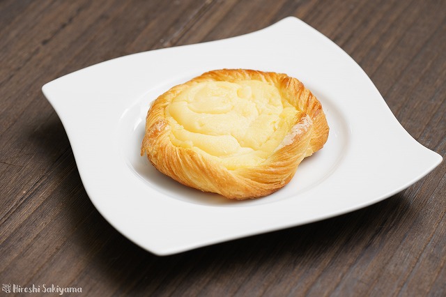 クリームパン　カスタードパイ