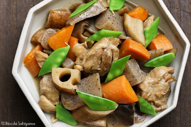 f:id:ikashiya:20180901005619j:plain 筑前煮・がめ煮を上から見た様子