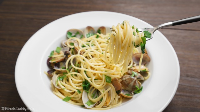 f:id:ikashiya:20190126164610j:plain ボンゴレ・ビアンコをフォークで持ち上げた様子