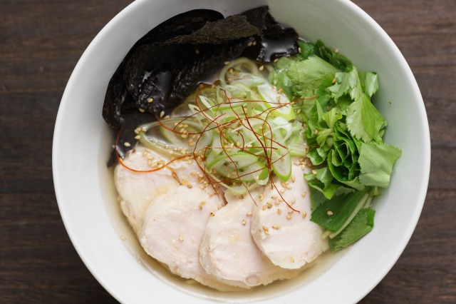 鶏塩ラーメンを上から見た様子