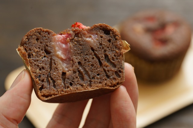 チョコココナッツ苺マフィンの断面