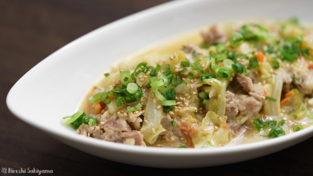 キャベツと豚の胡麻味噌煮込みのどアップ