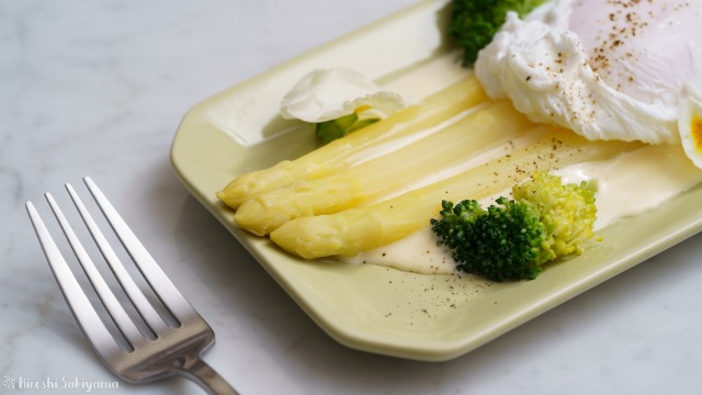 ホワイトアスパラ マヨネーズソースのどアップ