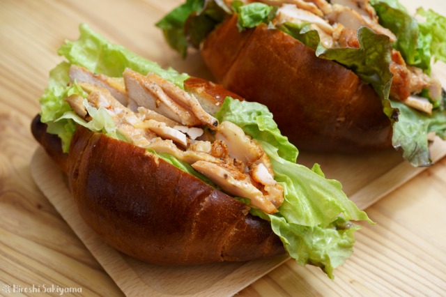 スパイスチキンロールパンサンド