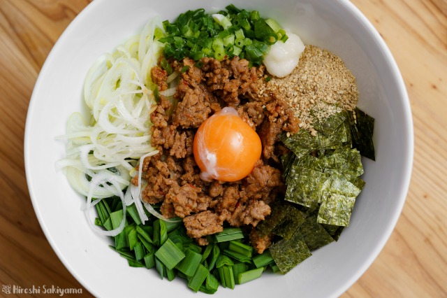 f:id:ikashiya:20190614010208j:plain うどんで台湾まぜそばを上から見た様子