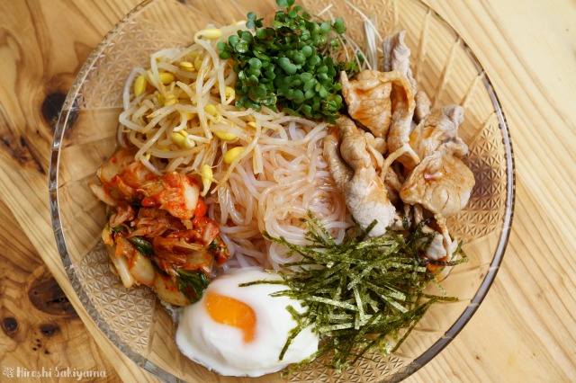 しらたきビビン麺を上から見た様子